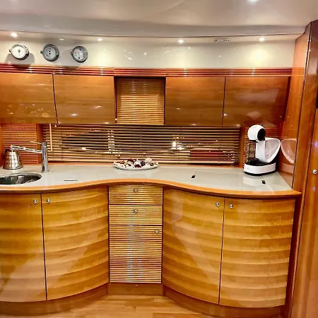 Instagrammable Yacht Malta Båthotell
