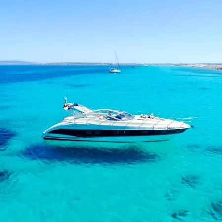Botel Instagrammable Yacht Malta